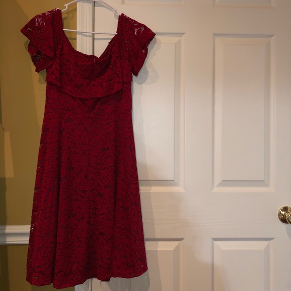 NEW DKBAYA RED FLORAL LACE OFF SHOULDER DRESS NWT - Picture 5 of 6